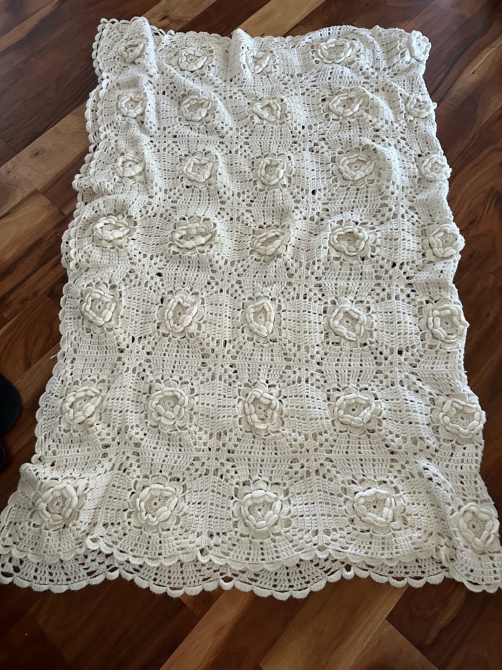 Vintage twin crochet rose flower blanket - Picture 4 of 9